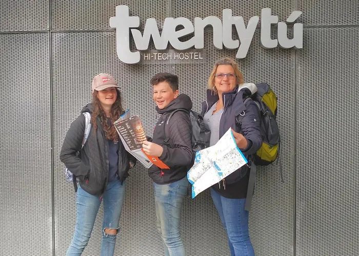 Twentytu Hostel *