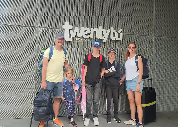 Twentytu Hostel *